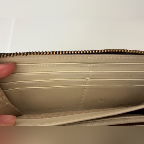 kate spade rose gold patent leather wallet with black patent trim - Picture 5 of 9